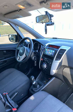 Микровэн Kia Venga 2010 в 