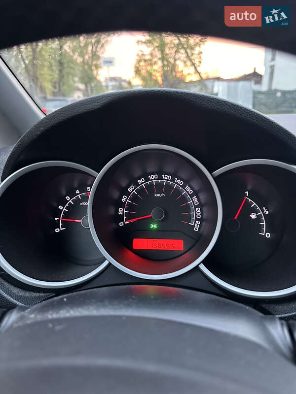 Микровэн Kia Venga 2011 в Львове