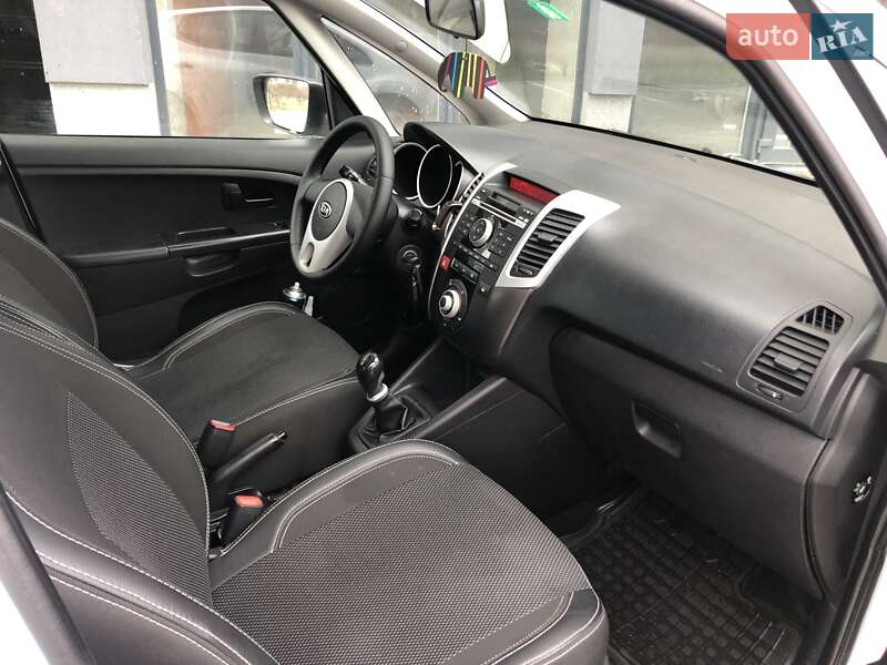 Микровэн Kia Venga 2012 в Львове