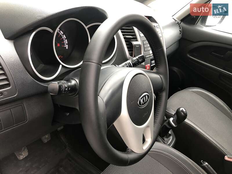 Микровэн Kia Venga 2012 в Львове