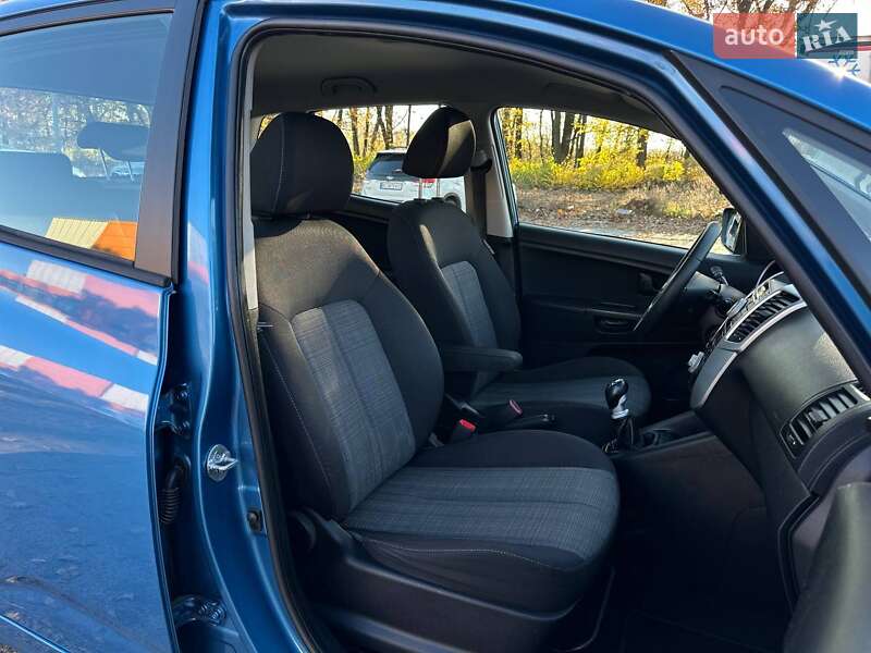 Микровэн Kia Venga 2010 в Киеве