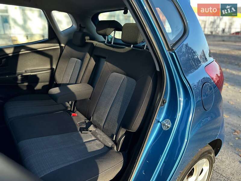 Микровэн Kia Venga 2010 в Киеве