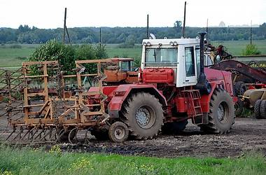 Трактор сільськогосподарський Кіровець К 744 2000 в Ізюмі