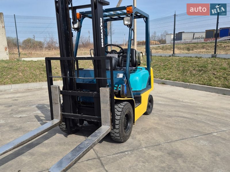 Вилочний навантажувач Komatsu FG 2000 в Пустомитах