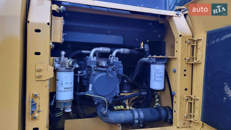 Гусеничный экскаватор Komatsu NLC 2014 в Одессе