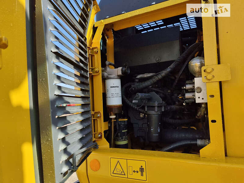 Колесный экскаватор Komatsu PW 2016 в Одессе