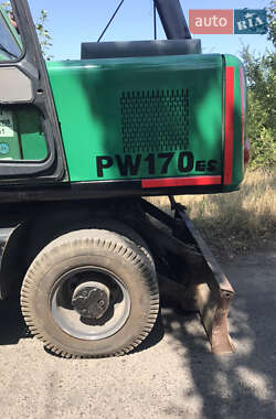 Колесный экскаватор Komatsu PW 2004 в 