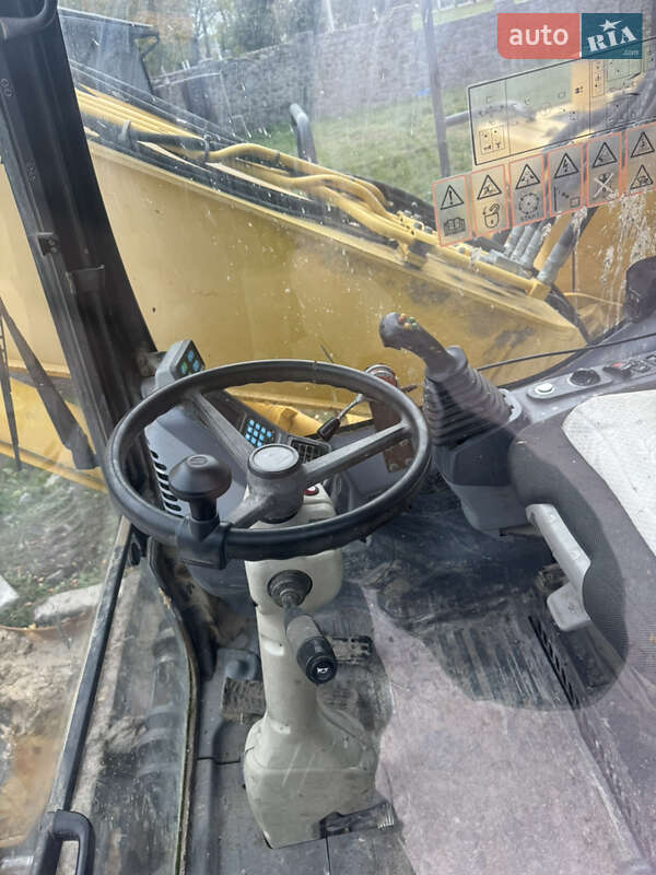 Колесный экскаватор Komatsu PW 2006 в Виннице