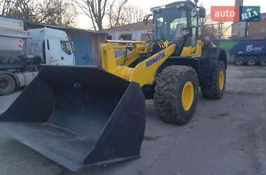 Фронтальні навантажувачі Komatsu WA 2016 в Ромнах