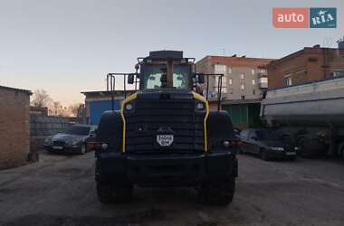 Фронтальні навантажувачі Komatsu WA 2016 в Ромнах