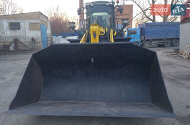 Фронтальні навантажувачі Komatsu WA 2016 в Ромнах