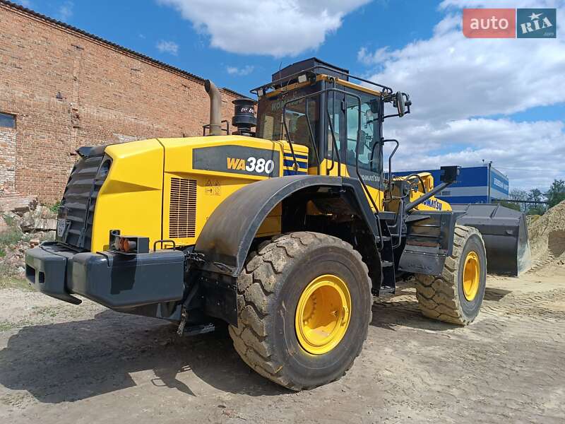 Фронтальный погрузчик Komatsu WA 2016 в Ромнах