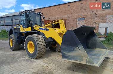 Фронтальні навантажувачі Komatsu WA 2016 в Ромнах