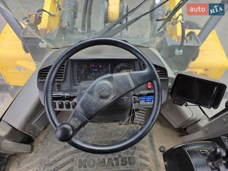 Фронтальні навантажувачі Komatsu WA 2016 в Рівному