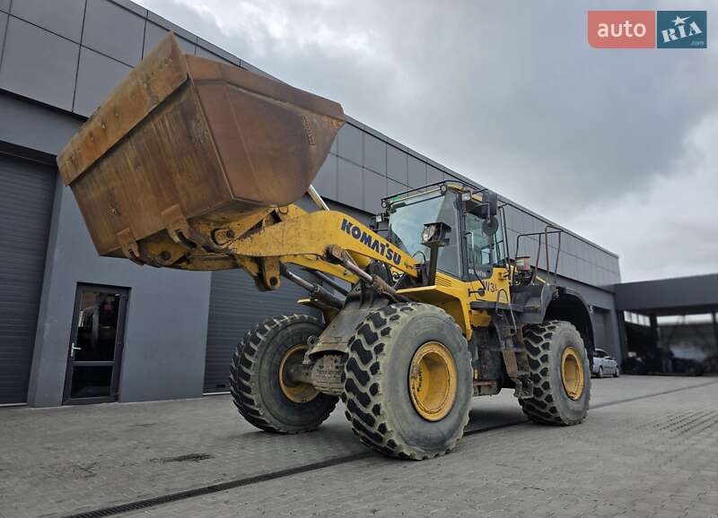 Фронтальні навантажувачі Komatsu WA 2016 в Рівному