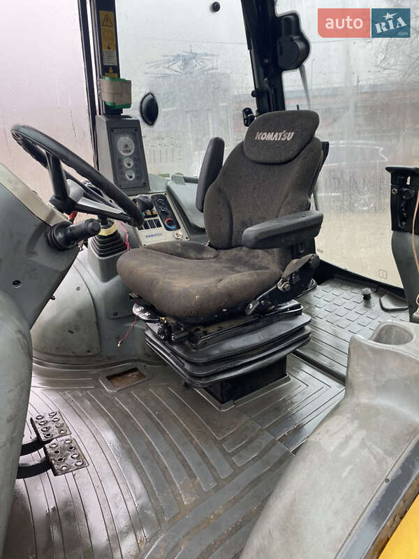 Екскаватор навантажувач Komatsu WB 2007 в Дніпрі