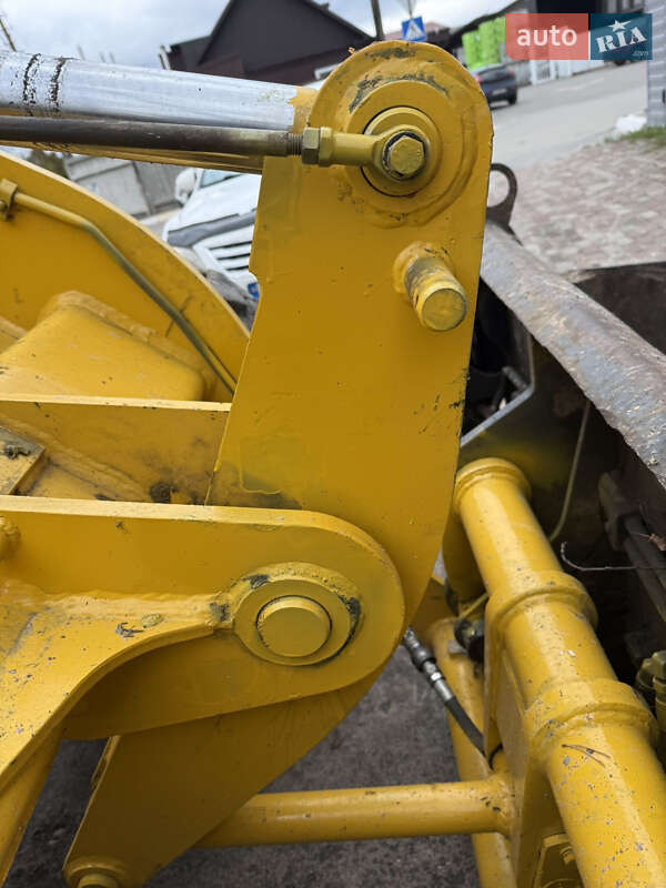 Экскаватор погрузчик Komatsu WB 2004 в Киеве фото 8 Экскаватор погрузчик Komatsu WB 2004 в Киеве