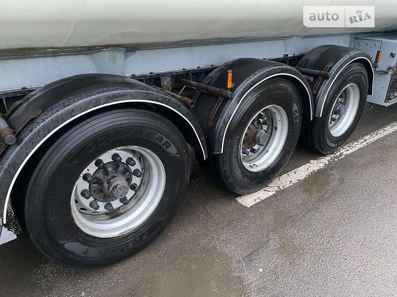 Цистерна напівпричіп Koscian N 1994 в Рівному