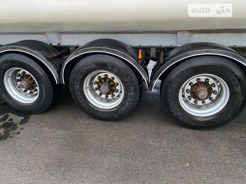 Цистерна напівпричіп Koscian N 1994 в Рівному