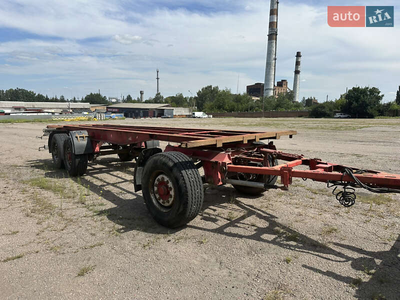 Контейнеровоз Krone ADF 2001 в Умані