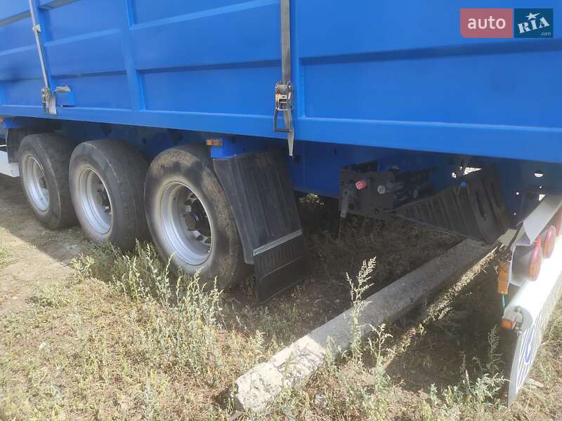 Бортовой полуприцеп Krone SD 27 2009 в Сарате