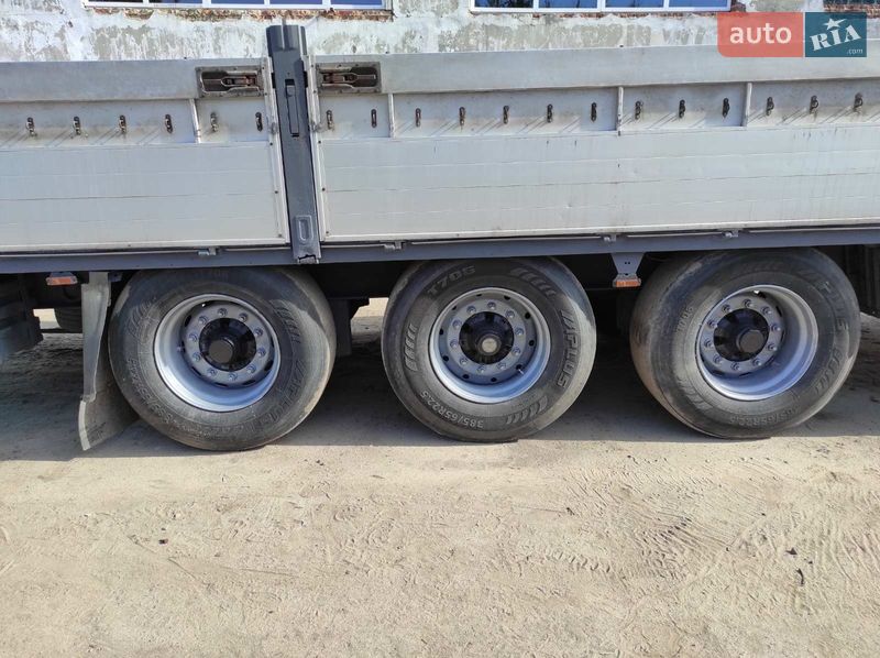 Бортовий напівпричіп Krone SD 27 2008 в Львові