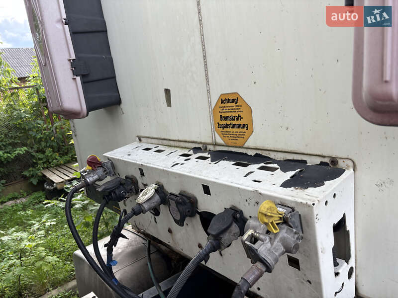 Изотермическая будка Krone SD 2011 в Ровно