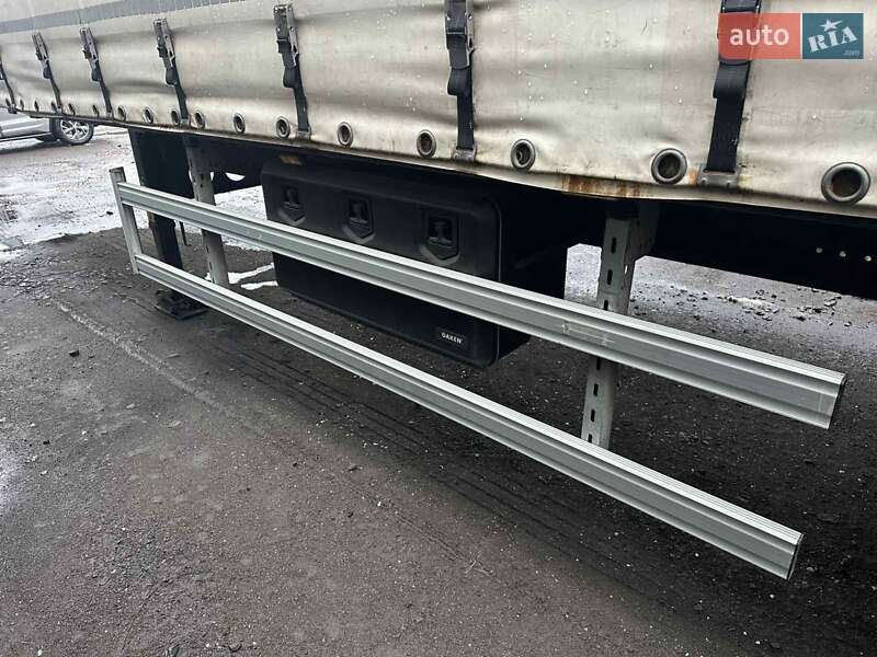 Тентований борт (штора) - напівпричіп Krone SD 2015 в Мукачевому