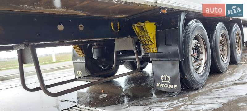 Изотермическая будка Krone SDR 27 2004 в Полтаве