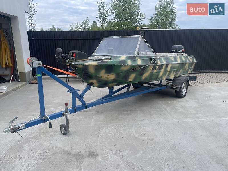Лодка Крым Крым 1983 в Киеве