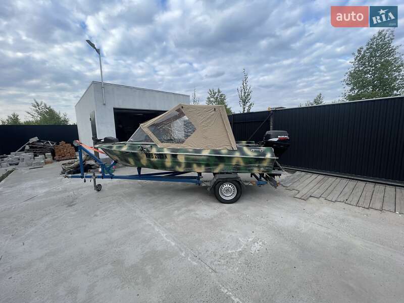 Лодка Крым Крым 1983 в Киеве