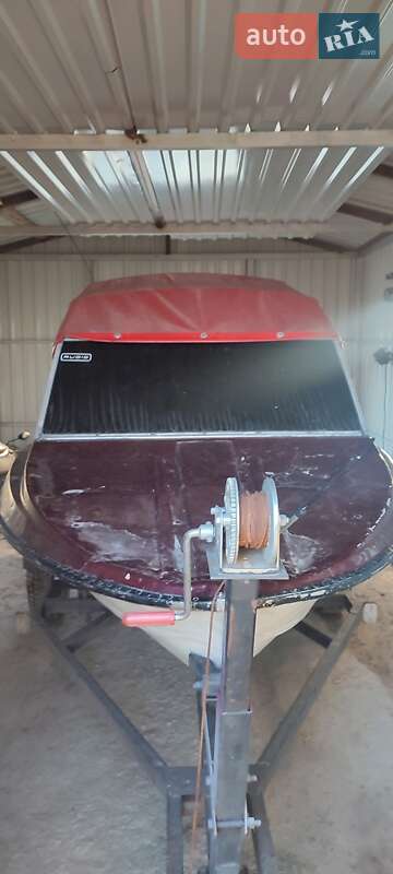 Човен Крим М 1981 в Кременчуці фото Човен Крим М 1981 в Кременчуці