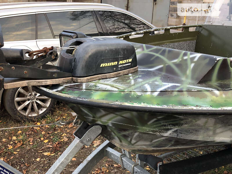 Лодка Крым М 1991 в Кривом Роге