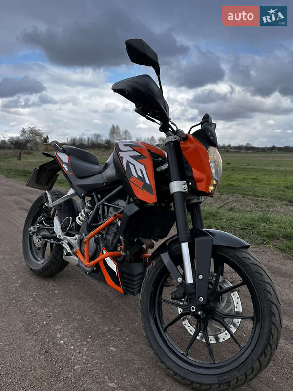 Мотоцикл Спорт-туризм KTM 200 Duke 2012 в Корнині