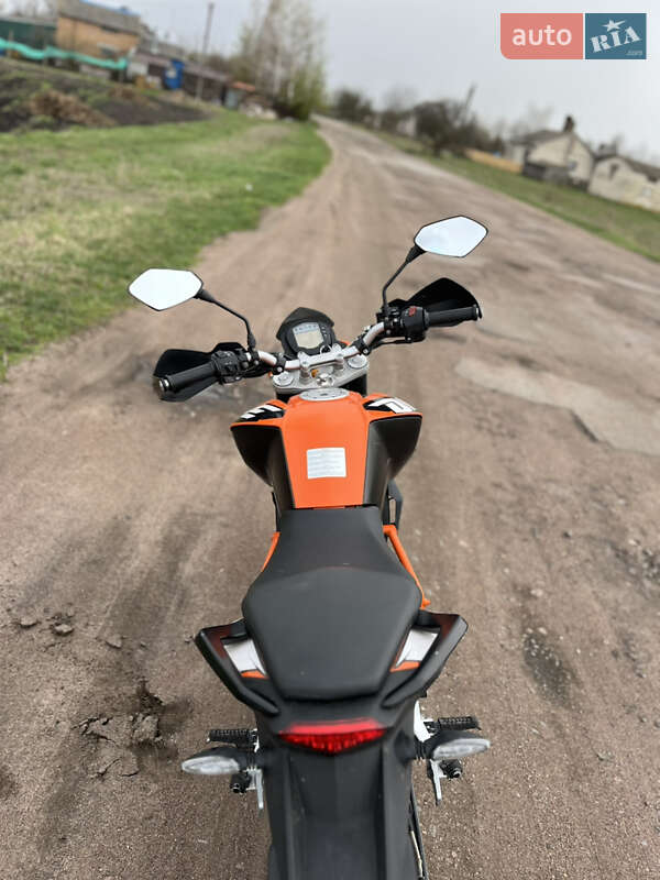 Мотоцикл Спорт-туризм KTM 200 Duke 2012 в Корнині
