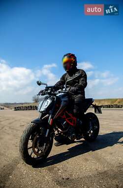 Вантажні моторолери, мотоцикли, скутери, мопеди KTM 390 Duke 2023 в 