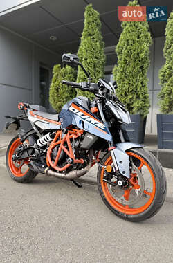 Мотоцикл Без обтекателей (Naked bike) KTM 390 Duke 2024 в 
