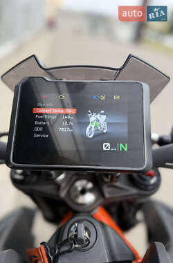 Мотоцикл Без обтекателей (Naked bike) KTM 390 Duke 2024 в 
