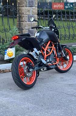 Мотоцикл Супермото (Motard) KTM 390 Duke 2015 в 