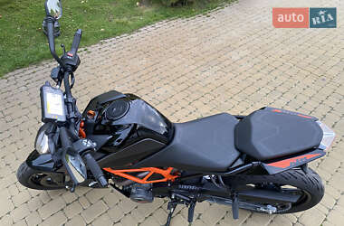 Мотоцикл Без обтекателей (Naked bike) KTM 390 Duke 2023 в 