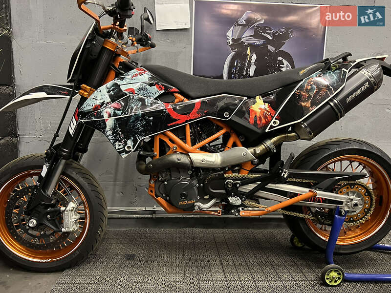 Мотоцикл Супермото (Motard) KTM 690 SMC R 2015 в 