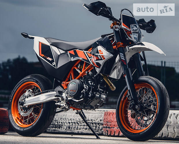 Мотоцикл Супермото (Motard) KTM 690 SMC 2015 в 