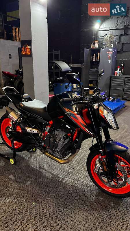Мотоцикл Без обтекателей (Naked bike) KTM 890 Duke 2022 в 