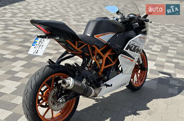 Мотоцикл Спорт-туризм KTM RC 390 2015 в 