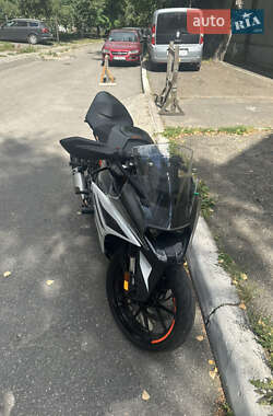 Спортбайк KTM RC 390 2021 в 