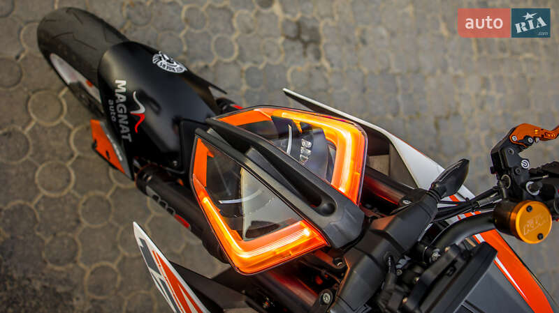 Мотоцикл Без обтекателей (Naked bike) KTM Super Duke 1290 2017 в Черновцах