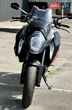 Мотоцикл Спорт-туризм KTM Super Duke 1290 2016 в 