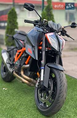 Мотоцикл Без обтекателей (Naked bike) KTM Super Duke 1290 2022 в 