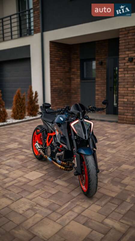 Мотоцикл Без обтекателей (Naked bike) KTM Super Duke 1290 2023 в Черновцах