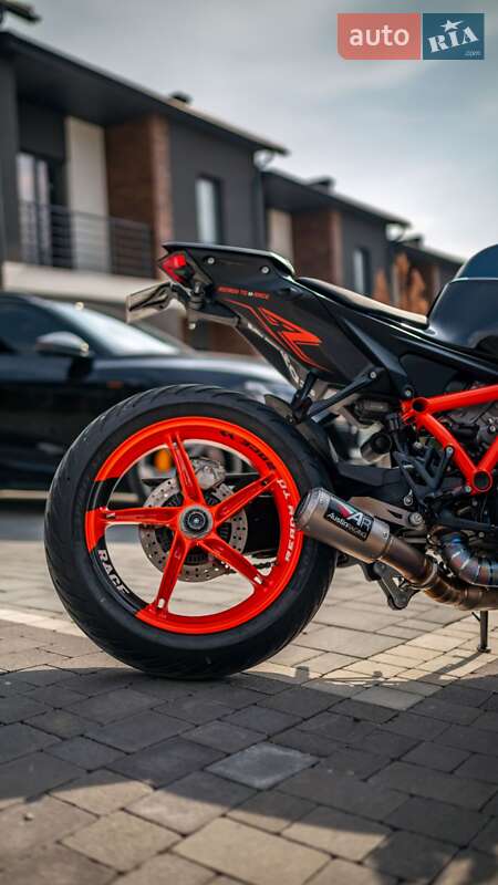 Мотоцикл Без обтекателей (Naked bike) KTM Super Duke 1290 2023 в Черновцах